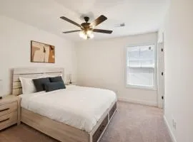 Arte Luxury townhomes F6 I Comfy 2 Bed 25 Bath