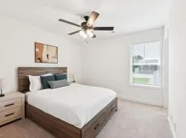 Arte Luxury townhomes E2 I Comfy 2 Bed 25 Bath