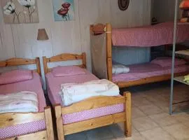 chambre quadruple dans ferme provençale