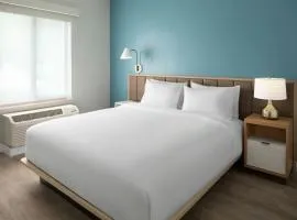 汤赖茨维尔比奇威尔明顿广场套房酒店