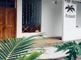 Palm House&Restaurant，位于Utende的酒店