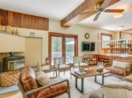 13 Mi to Ski Big Bear: Updated Getaway w/ Deck