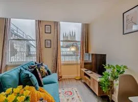 Stylish City Centre getaway with Cathedral Views