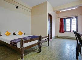 SPOT ON Padinjarekara Tourist Home，位于Lālam的酒店
