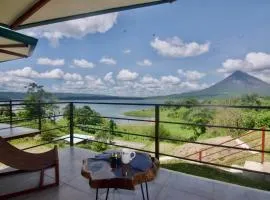 New, Hilltop Bungalow 1 W- Spectacular Volcano View
