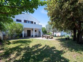 Apartments with parking space Zdrelac, Pasman - 8514，位于泽德瑞拉克的酒店