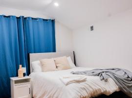 Joynest Loft - Private Entry & Bath，位于纽瓦克的酒店