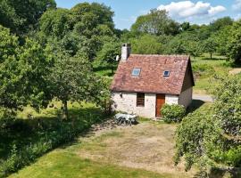 Maison ancienne restaurée avec poêle à bois et animaux admis - FR-1-497-15，位于Champsecret的酒店