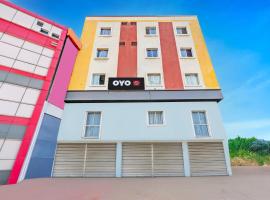 HOTEL O TRAVELLER LODGE，位于Lālāguda的酒店