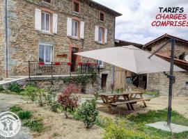 Gîte familial 200m² avec 6 chambres, terrasse, jardin, proche ferme, charges incluses, animaux acceptés - FR-1-496-18，位于Saint-Didier-sur-Rochefort的酒店