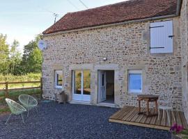 Maison ancienne avec jardin, terrasse, wifi et équipements bébé - idéal pour découvrir la Normandie - FR-1-497-160，位于Nécy的酒店
