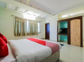 Super Hotel O Parnasala Princely，位于拉加蒙德里的酒店