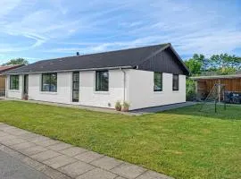 Stunning Home In Blokhus With Wifi