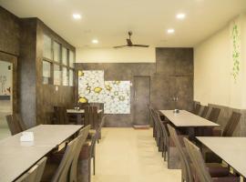 Collection O Hotel Samruddhi，位于Bori的酒店