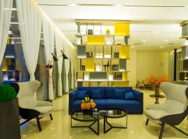 Echarm Hotel Qujing High-speed Railway Station 1st Wuguan Center，位于曲靖的酒店