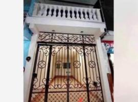 Hermosa casa a unos pasos de la plaza principal de Ticul，位于Ticul的酒店