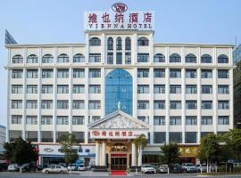 Vienna Hotel Ganzhou Economic Development Zone 1st Hospital West High-Speed Railway Station，位于赣州的酒店