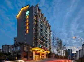 Vienna Hotel Chengdu Xinjin Old Pier Liujianian Metro Station