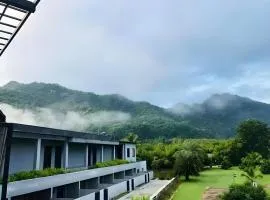 Avartarn Miracles Hotel