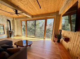 TATEYA VACATION Cozy quiet home by the creek，位于秋留野的酒店