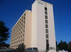 Garden Plaza Hotel，位于萨德尔布鲁克的酒店