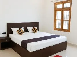 AYODHYA HOTEL APRANA PALACE - BEST BUDGET ROOMS - #WI-FI #FULLY AIR CONDITIONING #PARKING - 900 Meters From RAM MANDIR - #Best Selling Hotel In Ayodhya