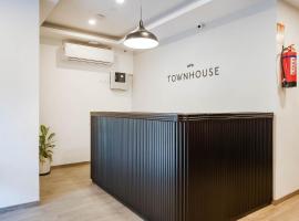 Super Townhouse Lords Inn Regency，位于Mānglia的酒店