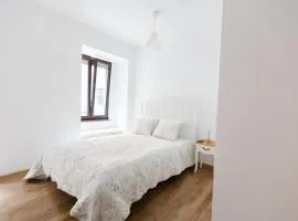 Locart -Cozy Downtown Apartment, near Black Church with Free Wi-fi