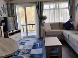 Lakeside-3 Bedrrom-Pet Friendly Premium Van