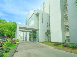 DREAM INN Aeropolis By Reccoma，位于Teko的酒店