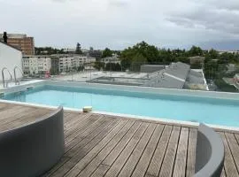 Spacious apartment with pool in Talence