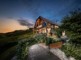 Holiday Home Mirt with HotTub & Sauna，位于Blanca的酒店