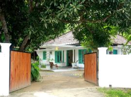 Lazy Monkey Surfhostel - Sri Lanka，位于平谷的酒店