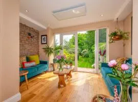 Pass the Keys Stylish garden retreat nr Stafford Town Hospital