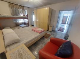 Friendship Dorms Hostel，位于斯库台的酒店