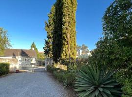 The Cock House，位于格拉罕镇的酒店