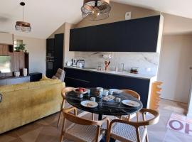 Le Domaine de la Haye - Gîtes，位于Saint-Christophe-du-Bois的酒店