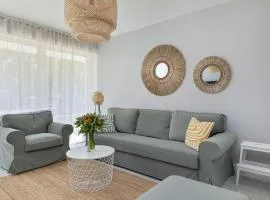 Urokliwy Apartament z Ogródkiem 150 m od Plaży Parking Międzywodzie by Noclegi Renters