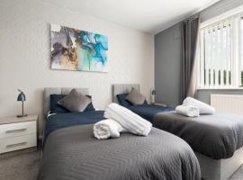 Group Stay Sleeps 8 Speke，位于Hale的酒店