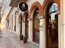 Posada Los Pinos，位于科洛尼亚-德尔萨克拉门托的宾馆