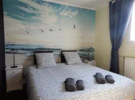 CAPRICES ENSOLEILLES 1 a 4 personnes 300 m plage avec vue 2 chambres petit dejeuner en option