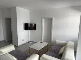 Seaside 2-br flat with terrace
