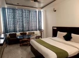 Hotel Krone A Family Hotel Near Delhi Airport，位于新德里德里英迪拉•甘地国际机场 - DEL附近的酒店