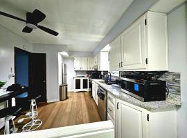 Super Comfy Entire Home，位于斯克兰顿的酒店