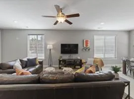Entrada 611 - 4BR Luxury Townhome, Pool, Hot Tub, Garage