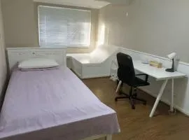 Air-conditioned Quiet Stay Near Brisbane & Airport Room 3