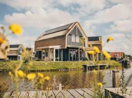Luxury Waterfront Villa in Heeg for 8 Guests with Sauna & Private Dock at the Inner Harbour
