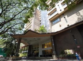 Royal Orchid Central Bangalore, MG Road，位于班加罗尔的酒店