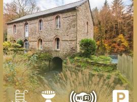 Le Moulin de la Touche Minoterie Piscine，位于Plouguenast Langast的酒店