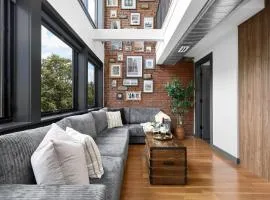 3BR3Bth Penthouse 2 Parking Spaces TD MIT Harvard